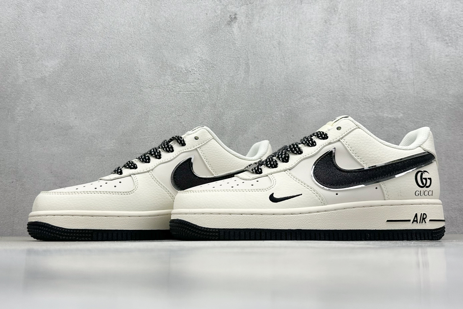  
Nike Air Force 1 Low 07 x GUCCI 白黑小钩
原楦头原纸板 打造纯正低帮