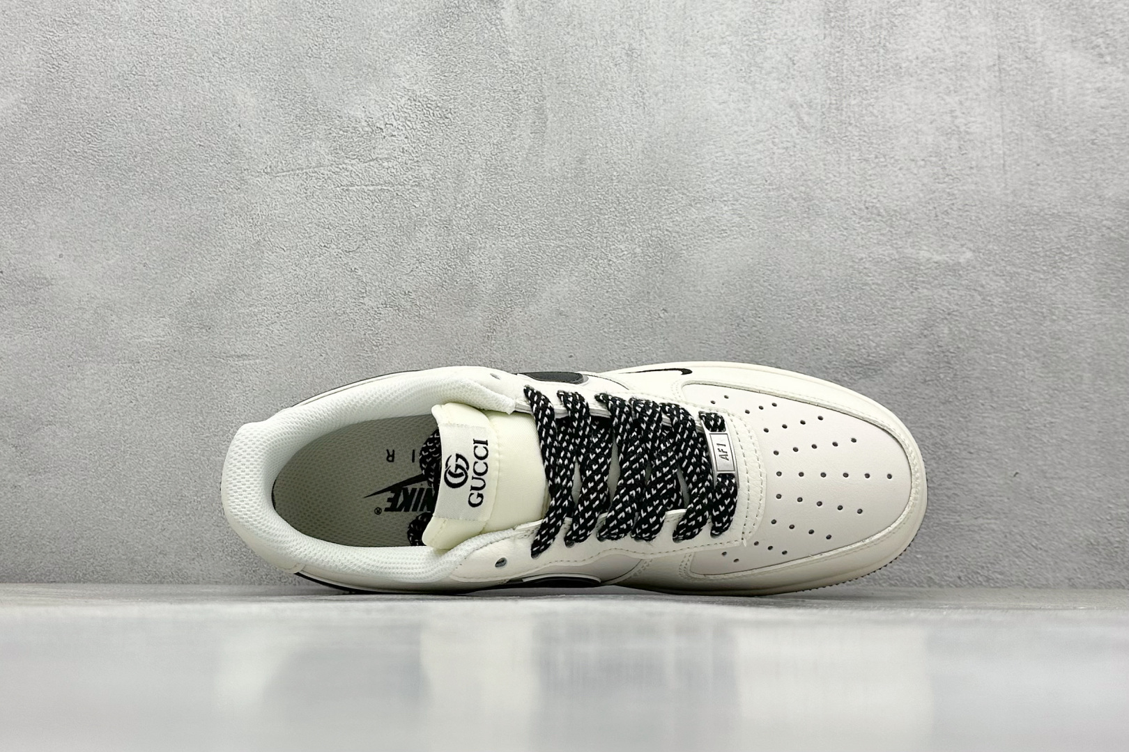  
Nike Air Force 1 Low 07 x GUCCI 白黑小钩
原楦头原纸板 打造纯正低帮