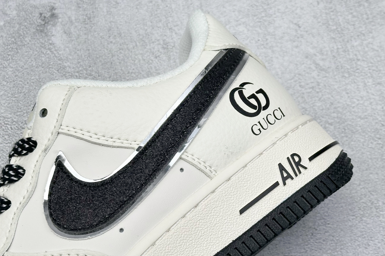  
Nike Air Force 1 Low 07 x GUCCI 白黑小钩
原楦头原纸板 打造纯正低帮