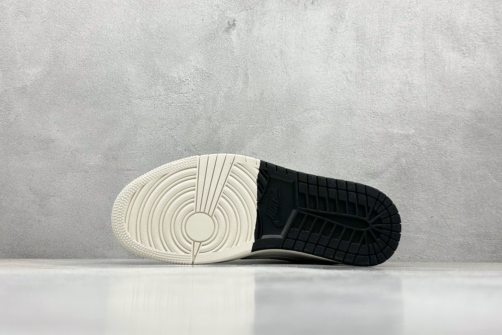 终端放店
XC版 Travis Scott x Fragment Design x Air Jorda