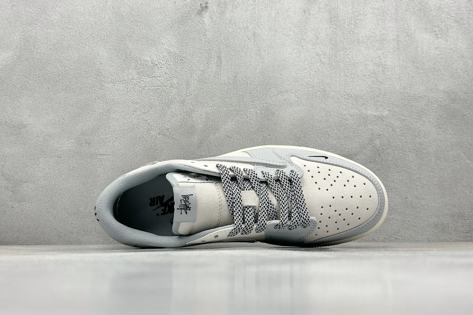 终端放店
XC版 Travis Scott x Fragment Design x Air Jorda