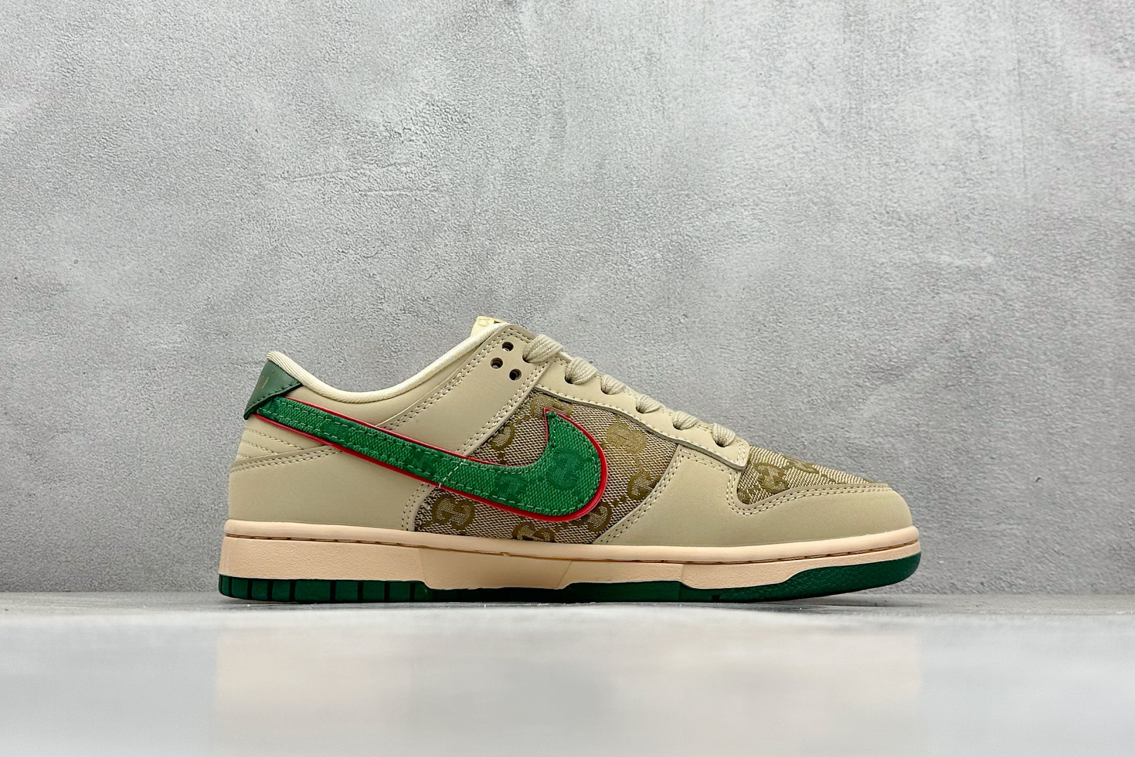  终端放店
XC版 Nk SB Dunk Low 古驰联名-米黄绿勾 周年高端定制 低帮休闲板鞋
#周年