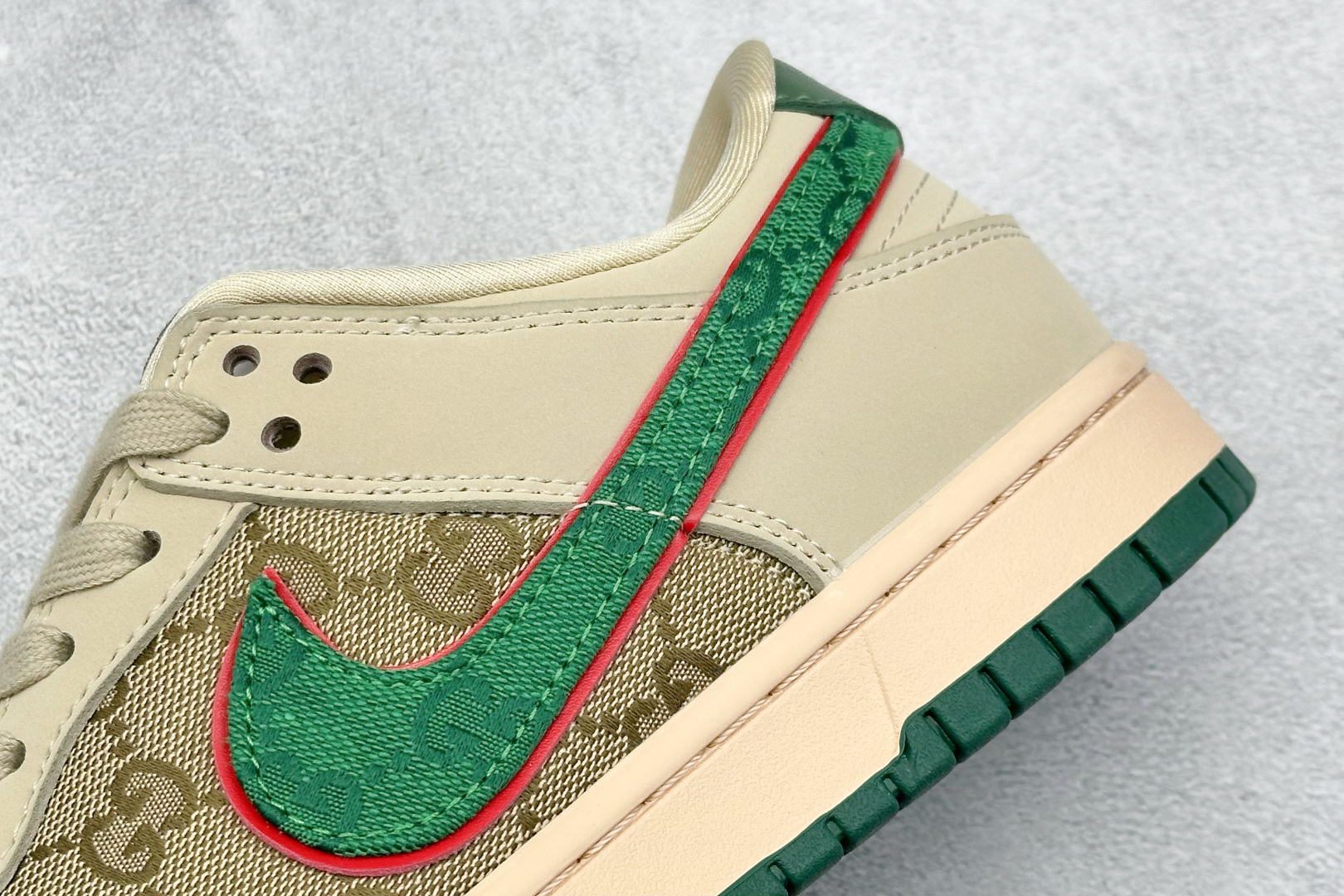  终端放店
XC版 Nk SB Dunk Low 古驰联名-米黄绿勾 周年高端定制 低帮休闲板鞋
#周年