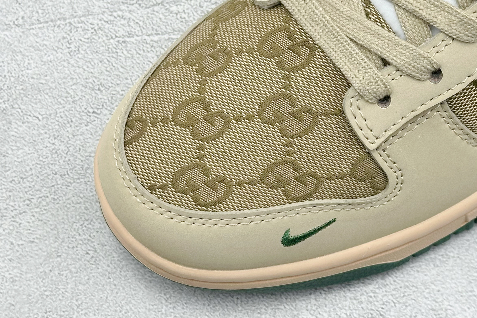  终端放店
XC版 Nk SB Dunk Low 古驰联名-米黄绿勾 周年高端定制 低帮休闲板鞋
#周年