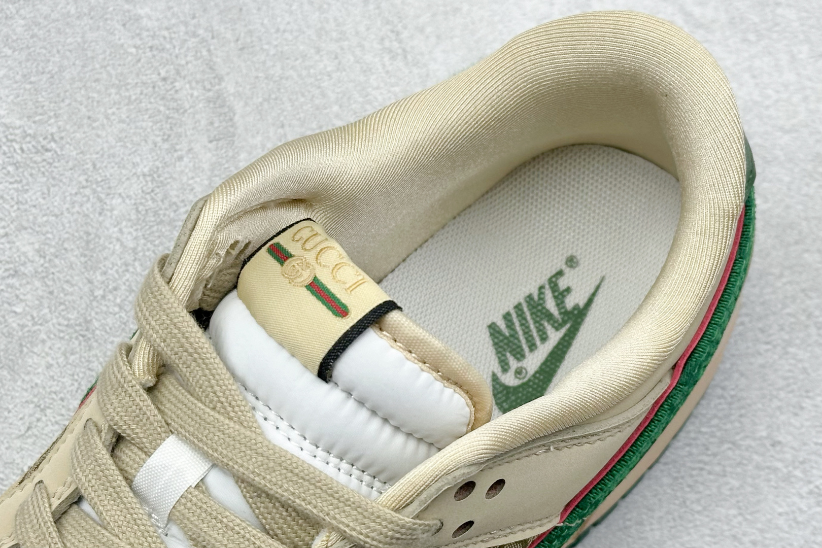  终端放店
XC版 Nk SB Dunk Low 古驰联名-米黄绿勾 周年高端定制 低帮休闲板鞋
#周年