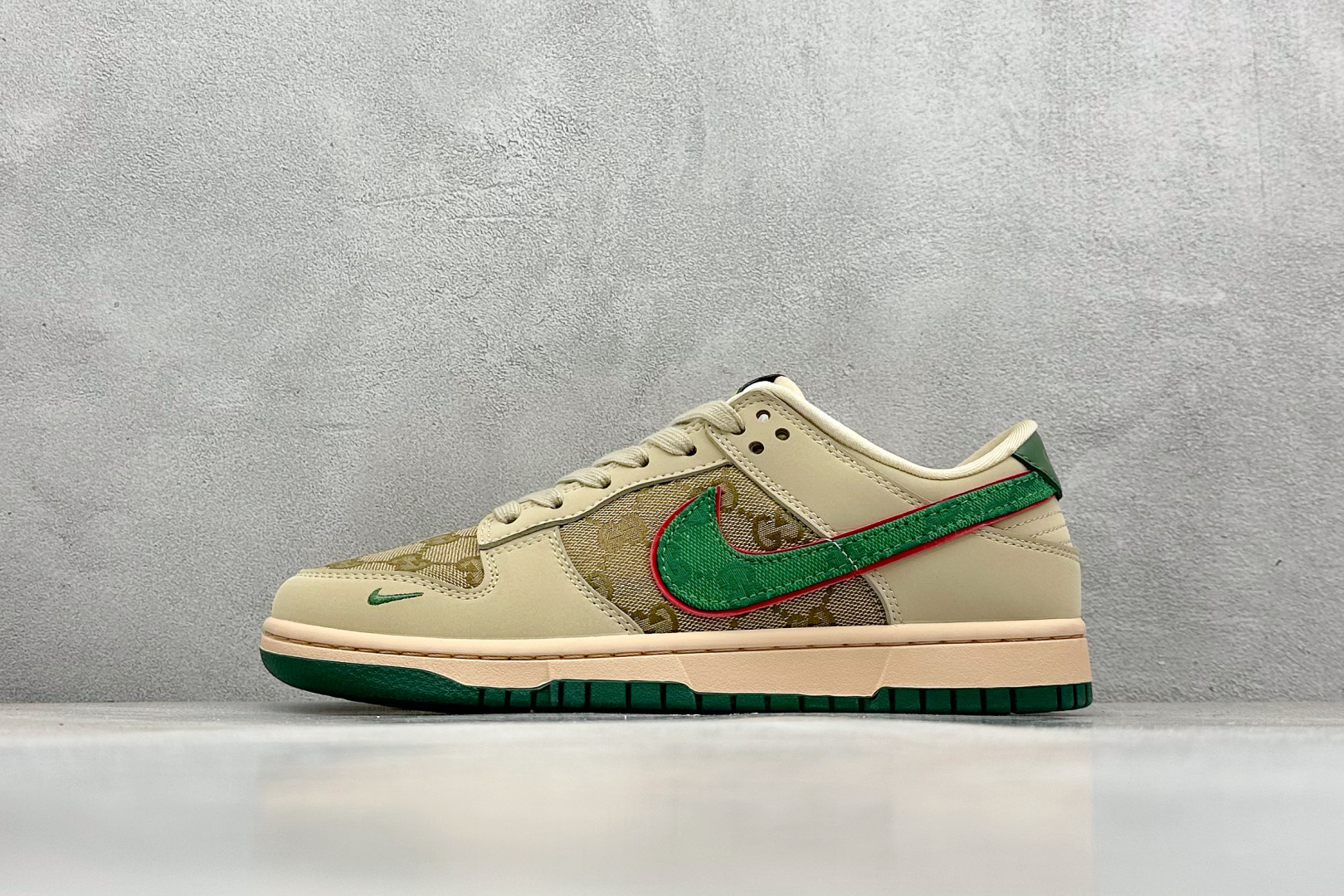  终端放店
XC版 Nk SB Dunk Low 古驰联名-米黄绿勾 周年高端定制 低帮休闲板鞋
#周年