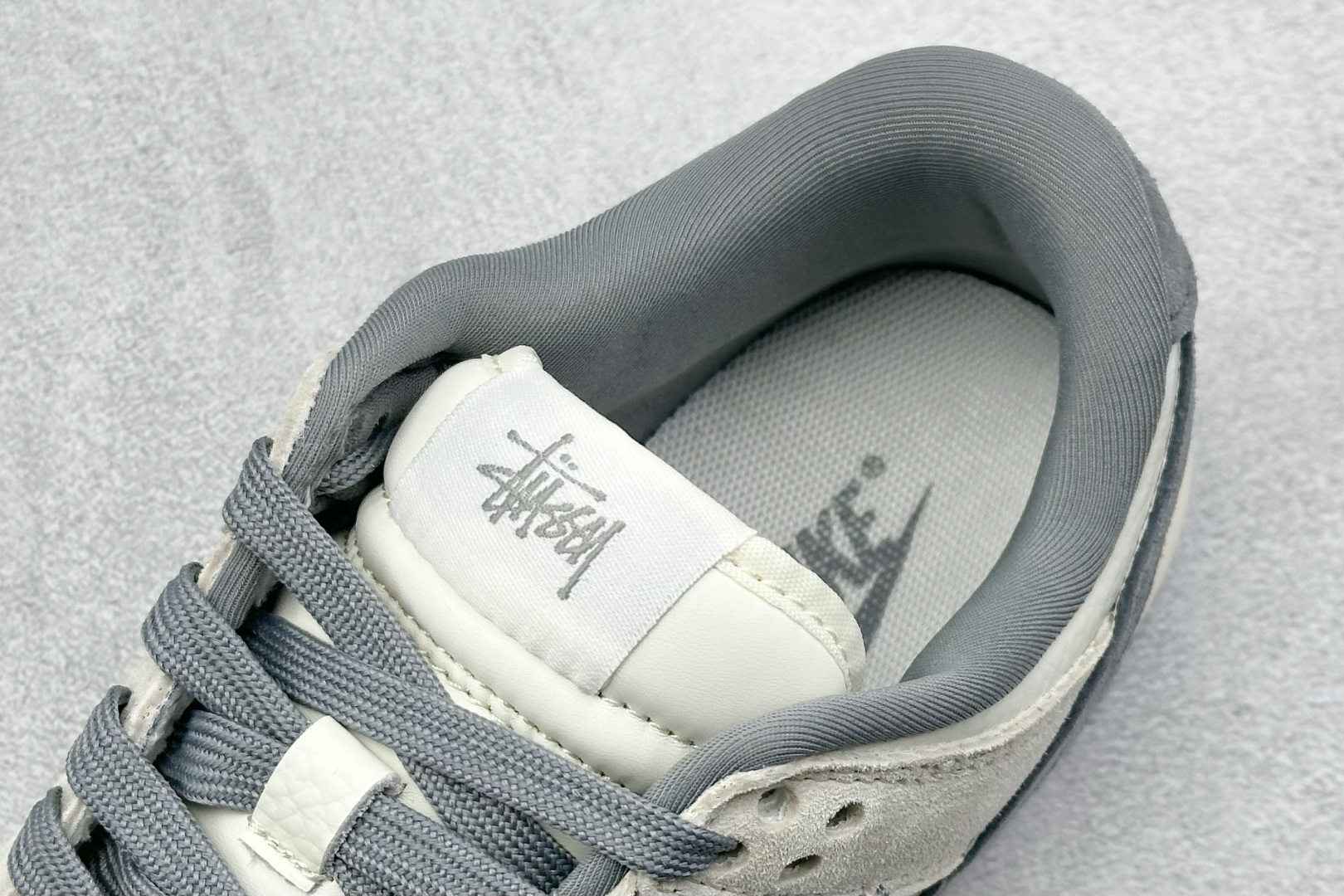 终端放店
XC版 Stussy x Nk SB Dunk Low 斯图西联名-米灰猪八 周年高端定制