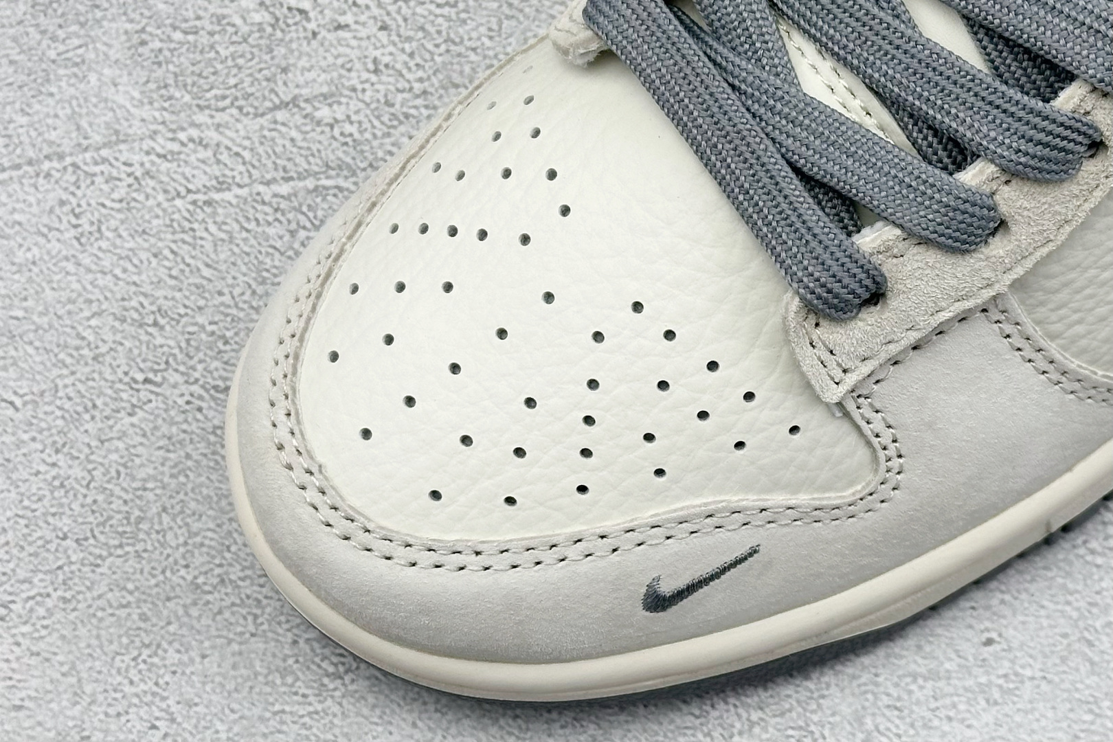 终端放店
XC版 Stussy x Nk SB Dunk Low 斯图西联名-米灰猪八 周年高端定制