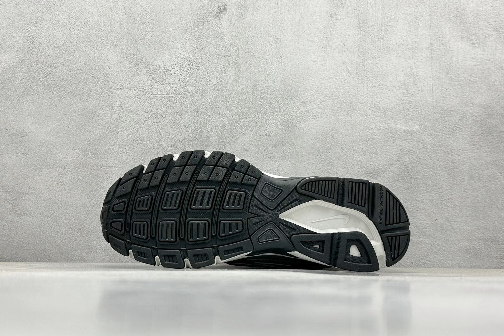  
Nike Initiator Running 耐克INS
超火复古老爹跑鞋 
耐克 P-6000老爹