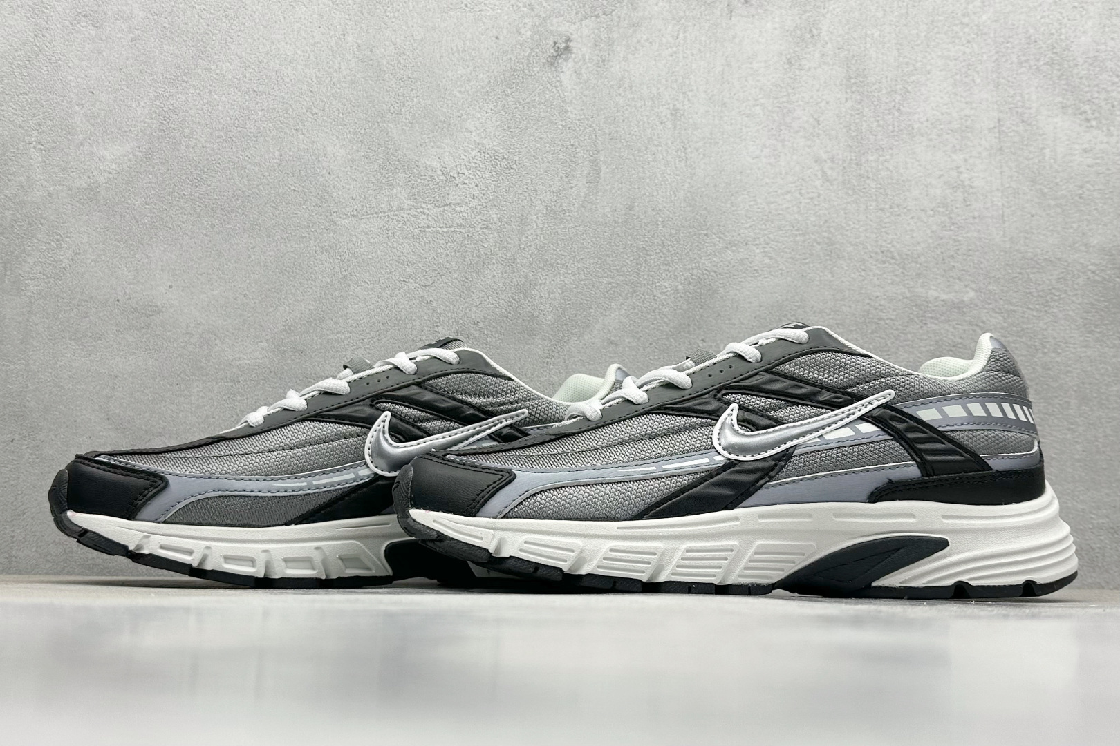  
Nike Initiator Running 耐克INS
超火复古老爹跑鞋 
耐克 P-6000老爹