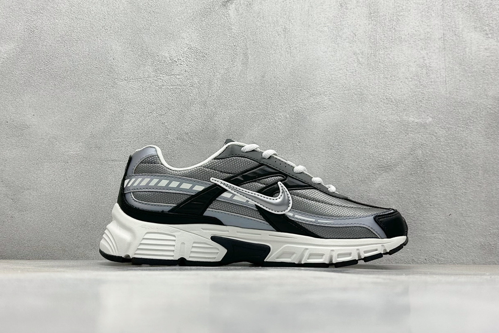  
Nike Initiator Running 耐克INS
超火复古老爹跑鞋 
耐克 P-6000老爹