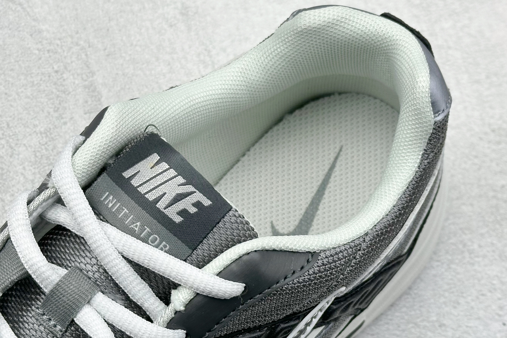  
Nike Initiator Running 耐克INS
超火复古老爹跑鞋 
耐克 P-6000老爹