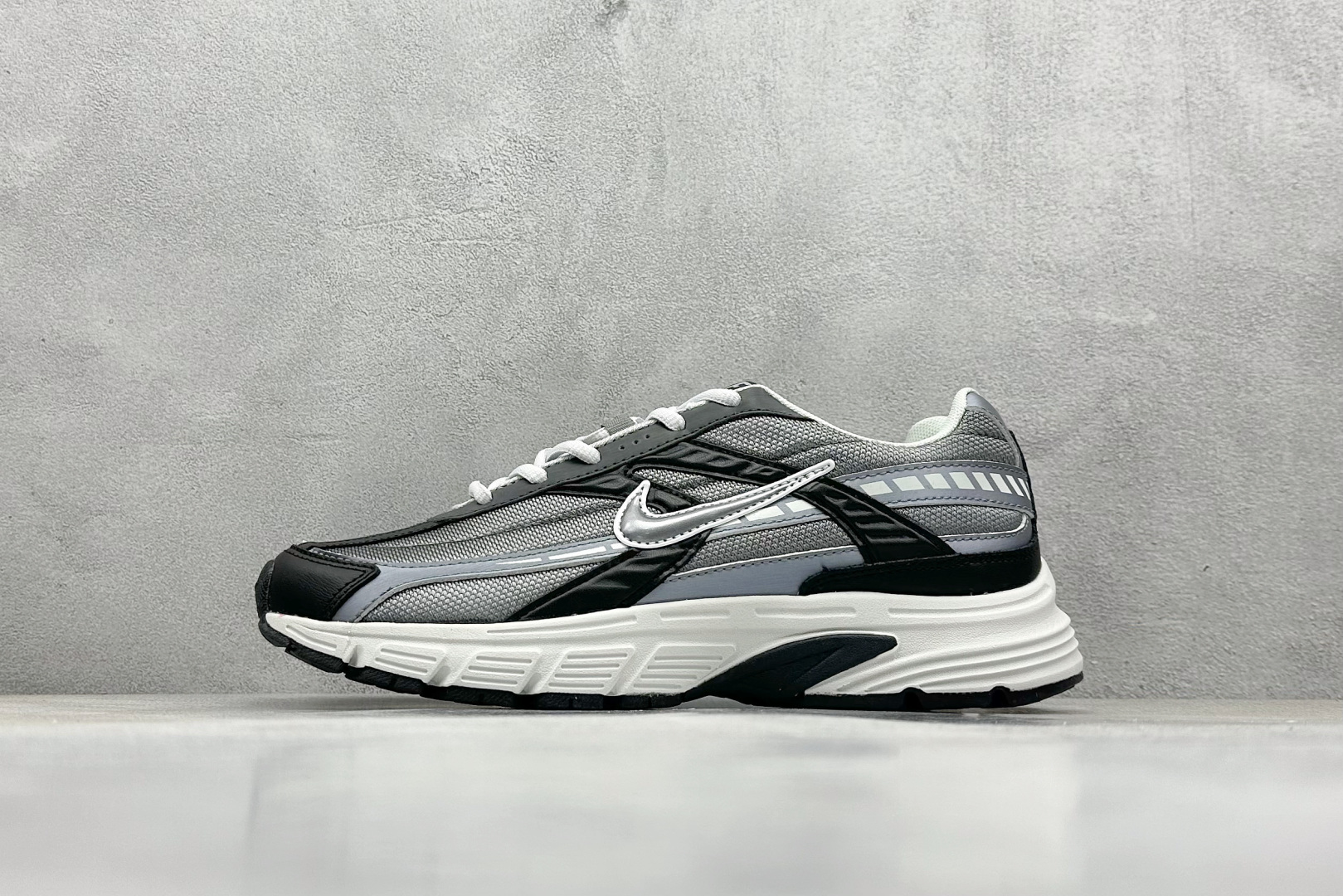  
Nike Initiator Running 耐克INS
超火复古老爹跑鞋 
耐克 P-6000老爹