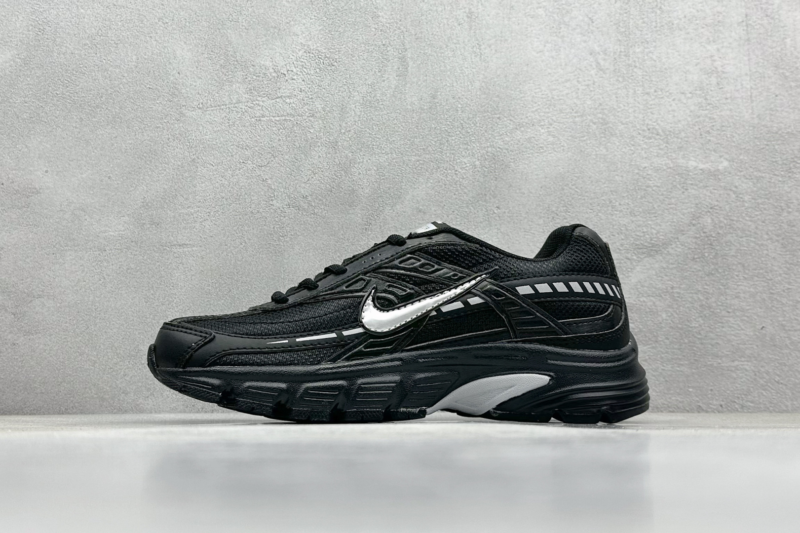  
Nike Initiator Running 耐克INS
超火复古老爹跑鞋 
耐克 P-6000老爹