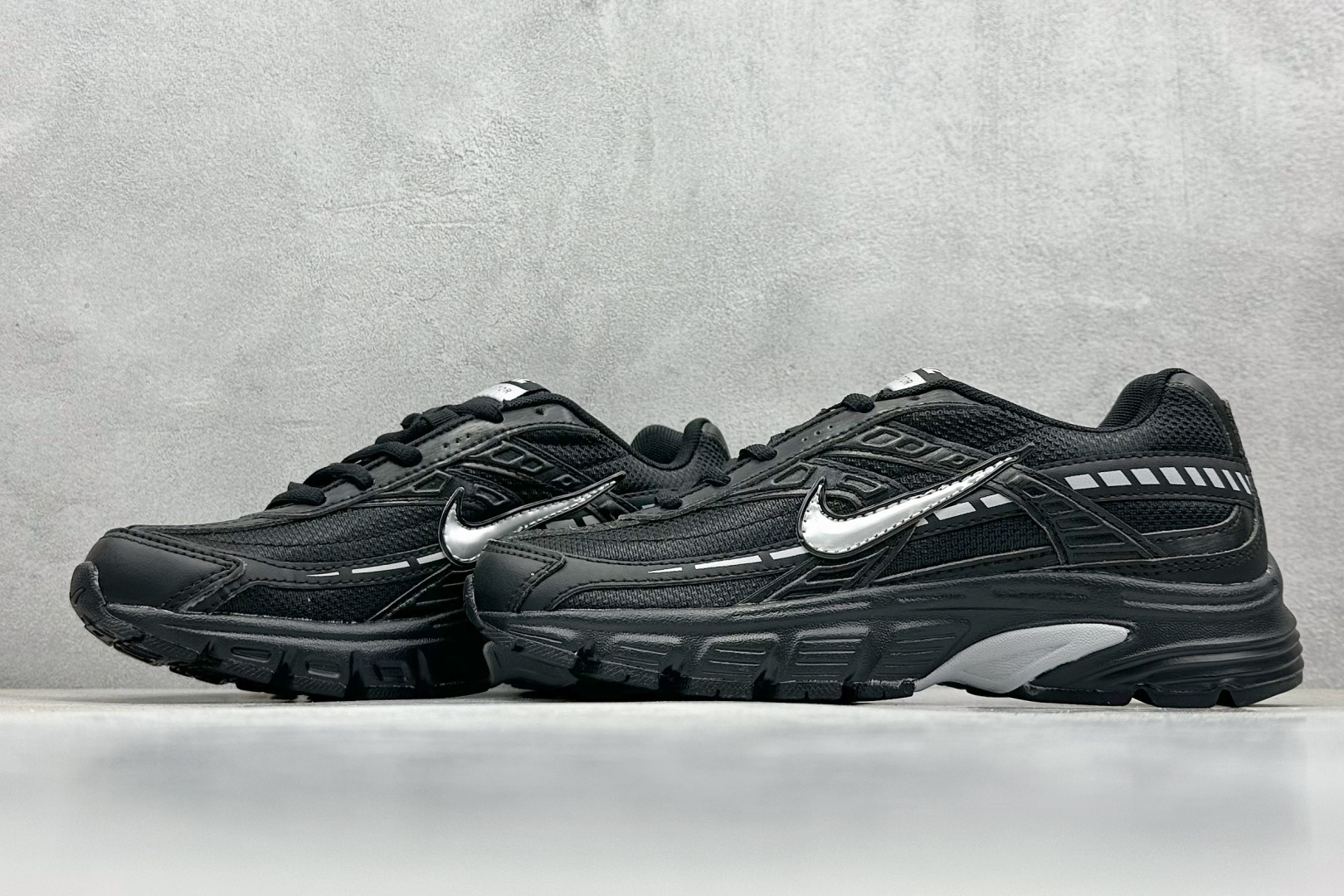  
Nike Initiator Running 耐克INS
超火复古老爹跑鞋 
耐克 P-6000老爹