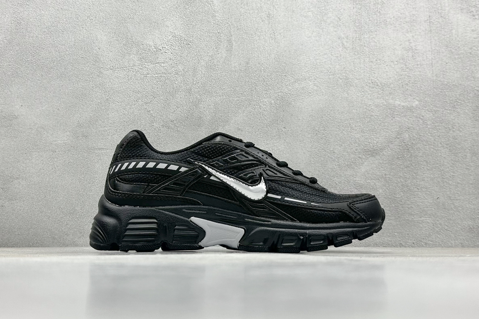  
Nike Initiator Running 耐克INS
超火复古老爹跑鞋 
耐克 P-6000老爹