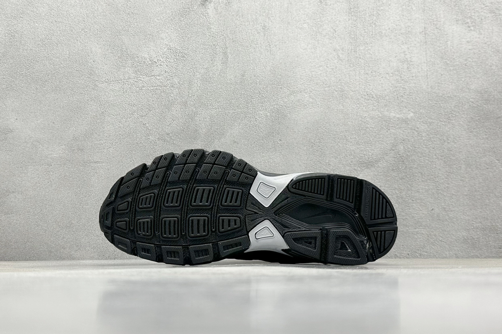  
Nike Initiator Running 耐克INS
超火复古老爹跑鞋 
耐克 P-6000老爹