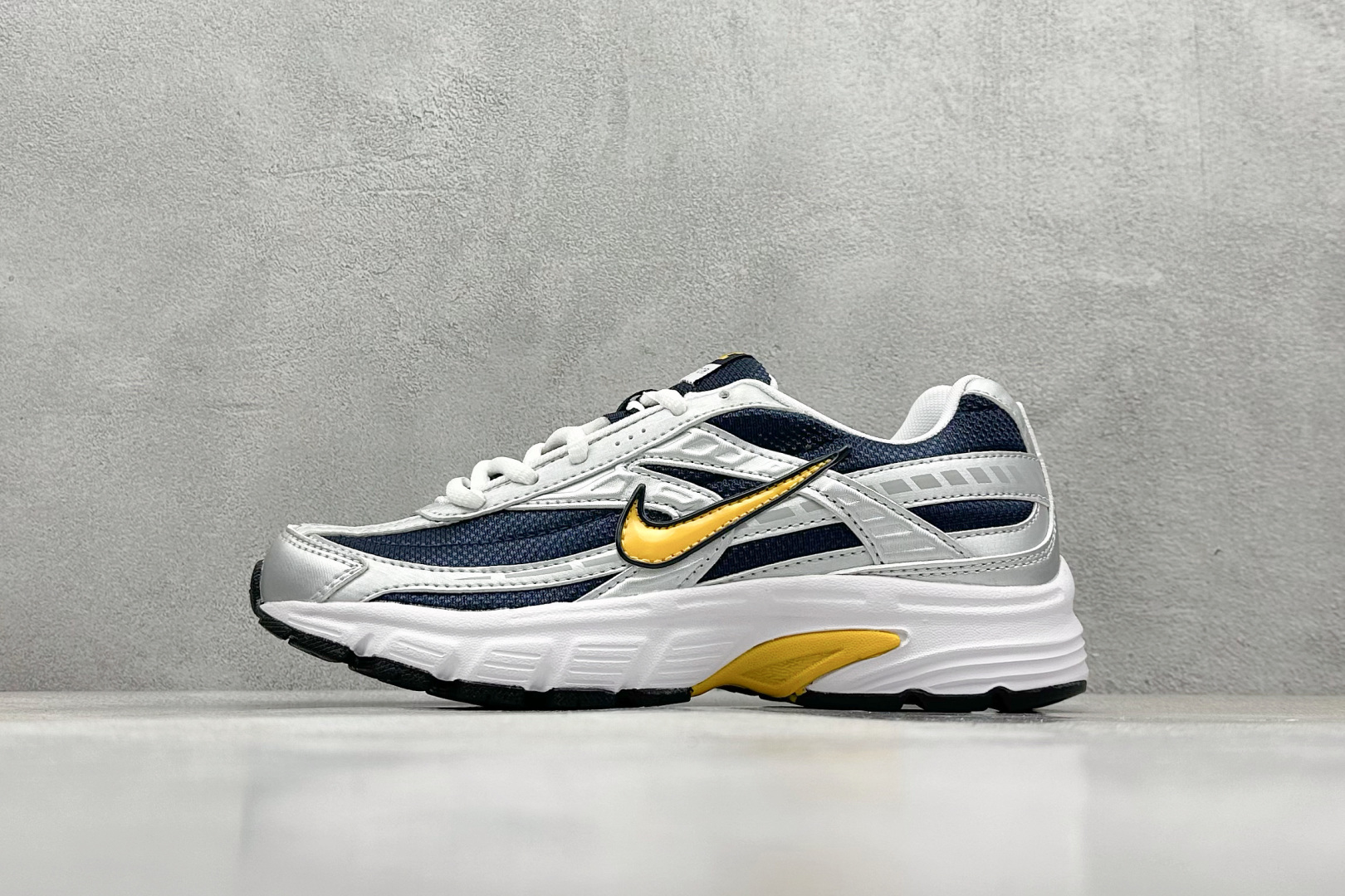  
Nike Initiator Running 耐克INS
超火复古老爹跑鞋 
耐克 P-6000老爹