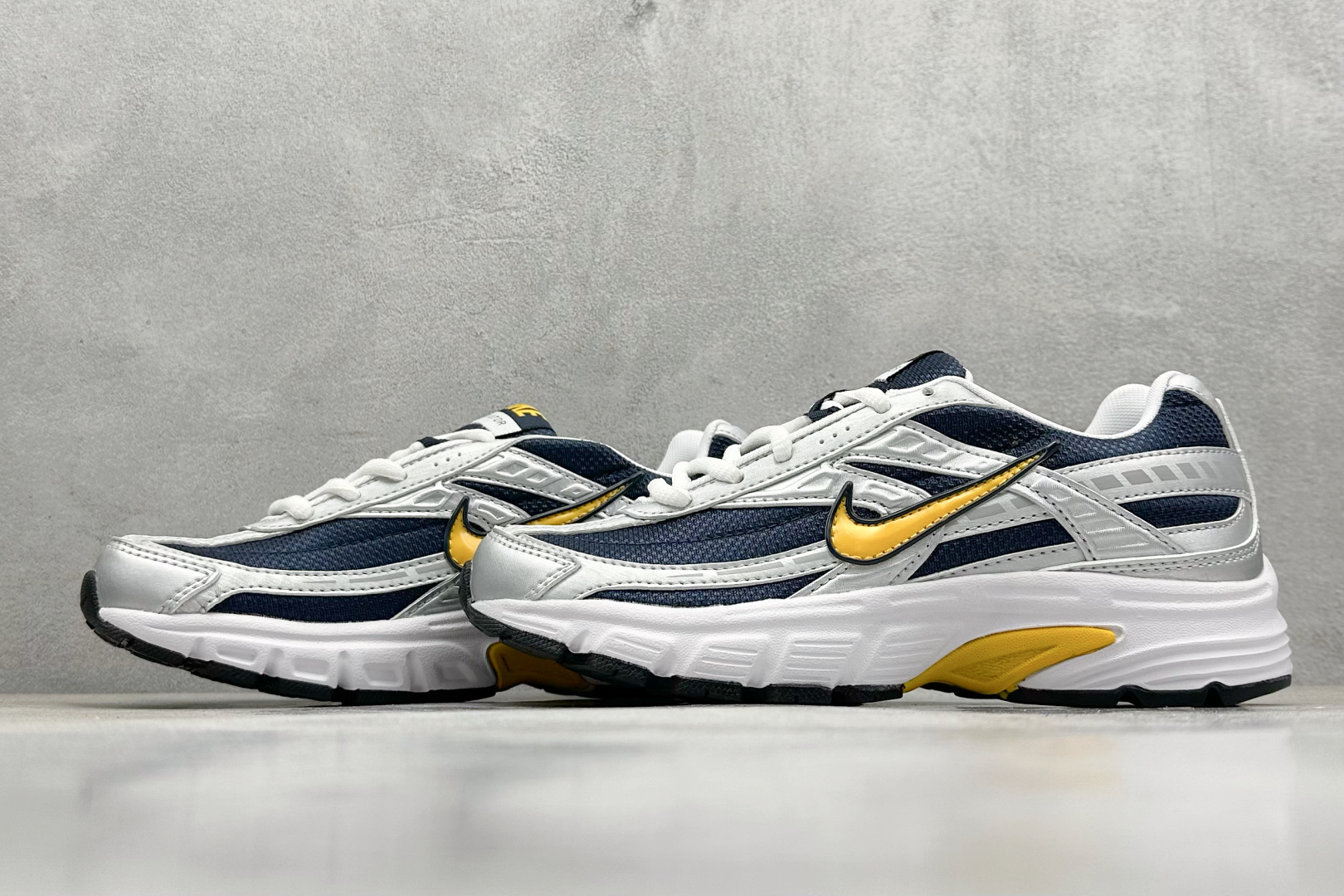  
Nike Initiator Running 耐克INS
超火复古老爹跑鞋 
耐克 P-6000老爹