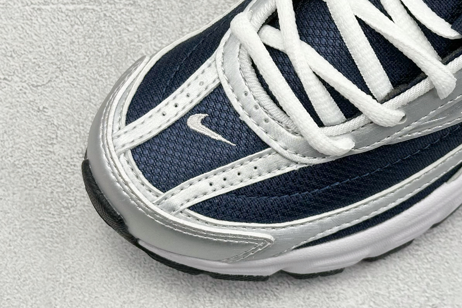  
Nike Initiator Running 耐克INS
超火复古老爹跑鞋 
耐克 P-6000老爹