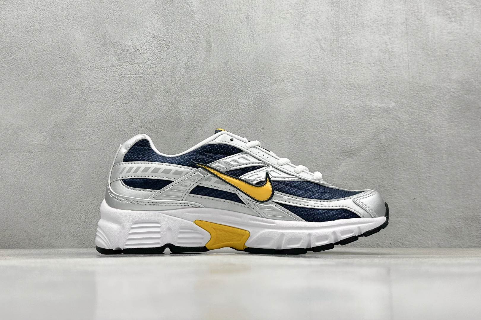  
Nike Initiator Running 耐克INS
超火复古老爹跑鞋 
耐克 P-6000老爹