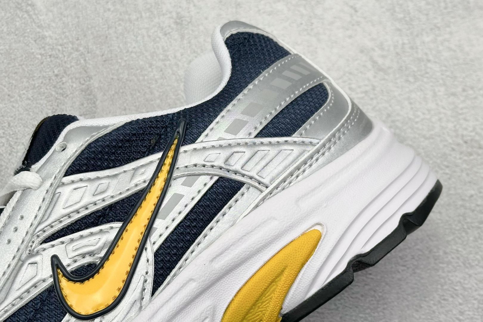  
Nike Initiator Running 耐克INS
超火复古老爹跑鞋 
耐克 P-6000老爹