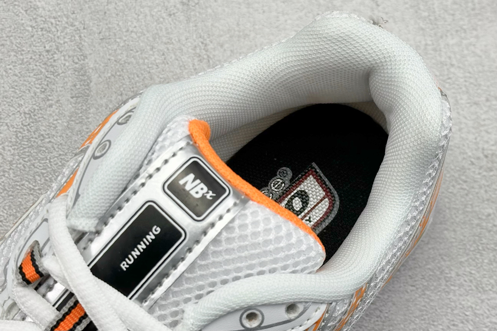  
K版 New Balance 740 复古跑鞋 
小红书爆款 官网售罄
这双鞋确实是NB家经典复古款