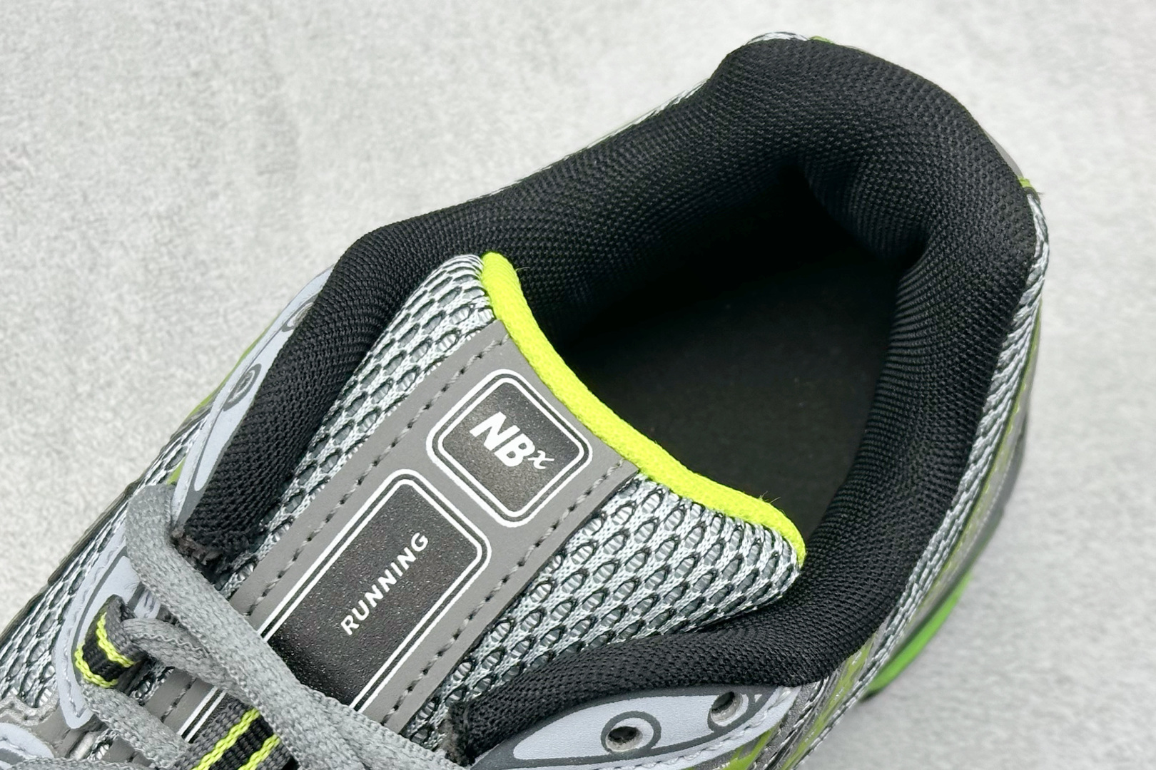  
K版 New Balance 740 复古跑鞋 
小红书爆款 官网售罄
这双鞋确实是NB家经典复古款