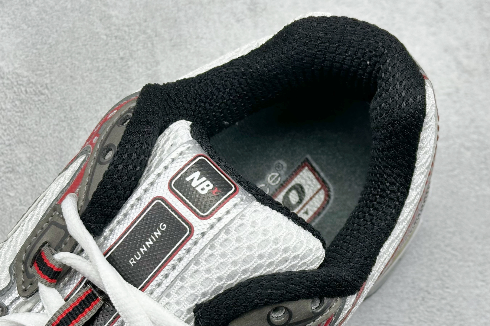  
K版 New Balance 740 复古跑鞋 
小红书爆款 官网售罄
这双鞋确实是NB家经典复古款