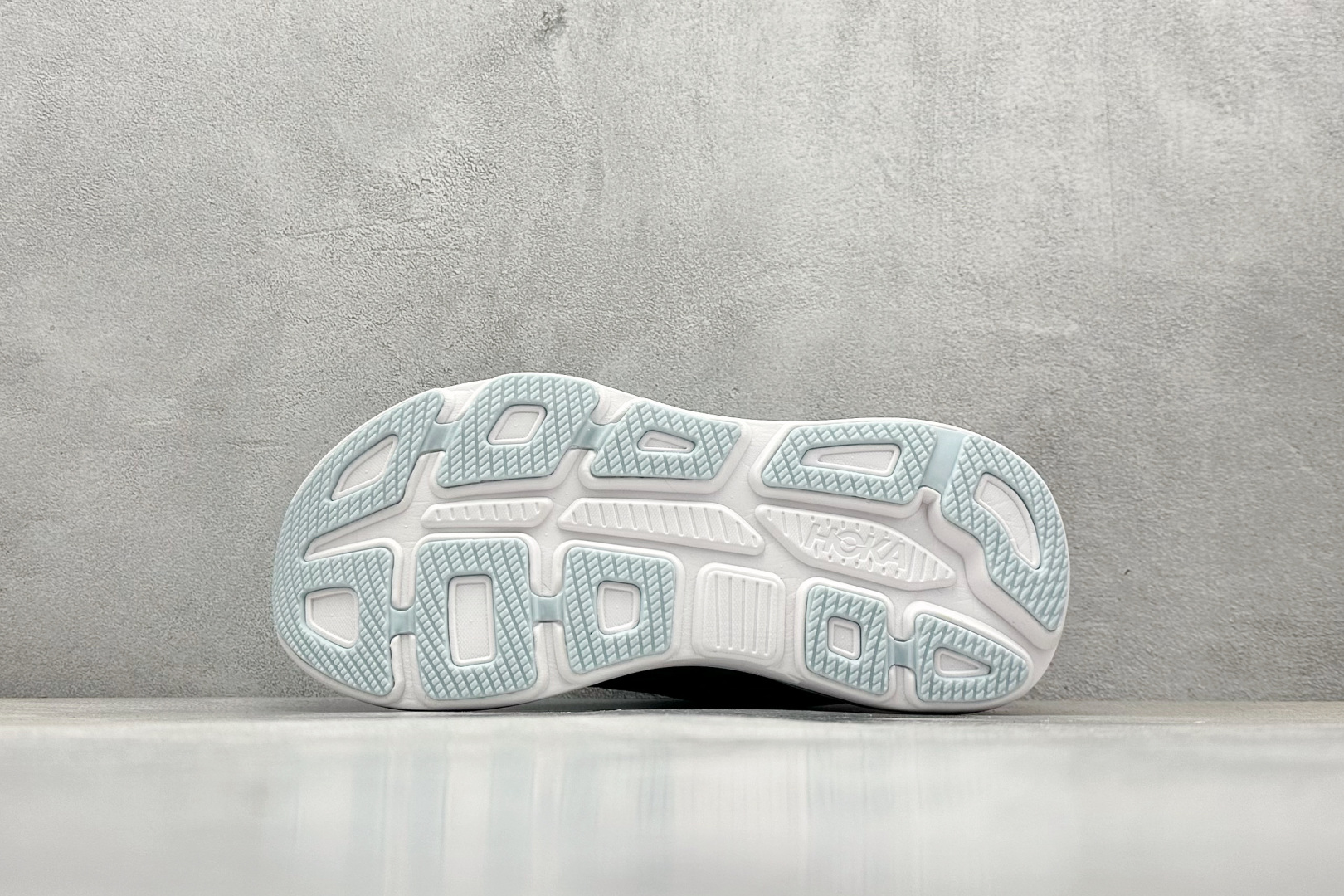  
W版 HOKA ONE ONE Bondi 9 机能缓震跑鞋
#鞋面部分采用工程网眼面料，可以确保
