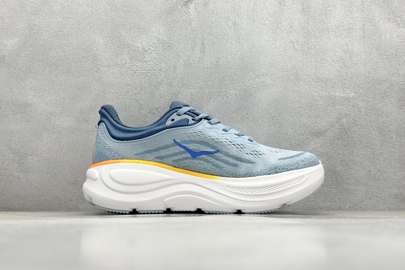  
W版 HOKA ONE ONE Bondi 9 机能缓震跑鞋
#鞋面部分采用工程网眼面料，可以确保