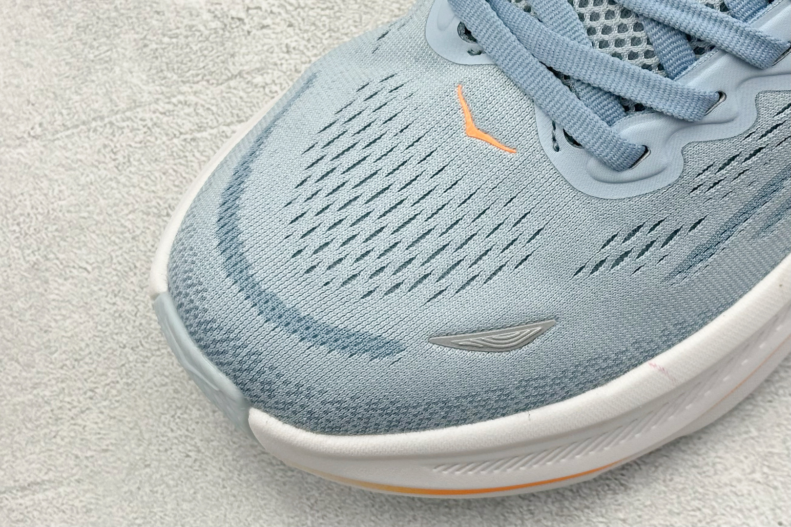  
W版 HOKA ONE ONE Bondi 9 机能缓震跑鞋
#鞋面部分采用工程网眼面料，可以确保