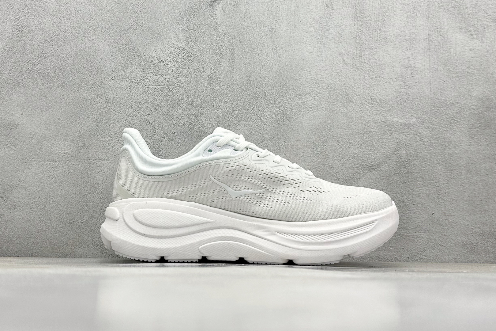  
W版 HOKA ONE ONE Bondi 9 机能缓震跑鞋
#鞋面部分采用工程网眼面料，可以确保