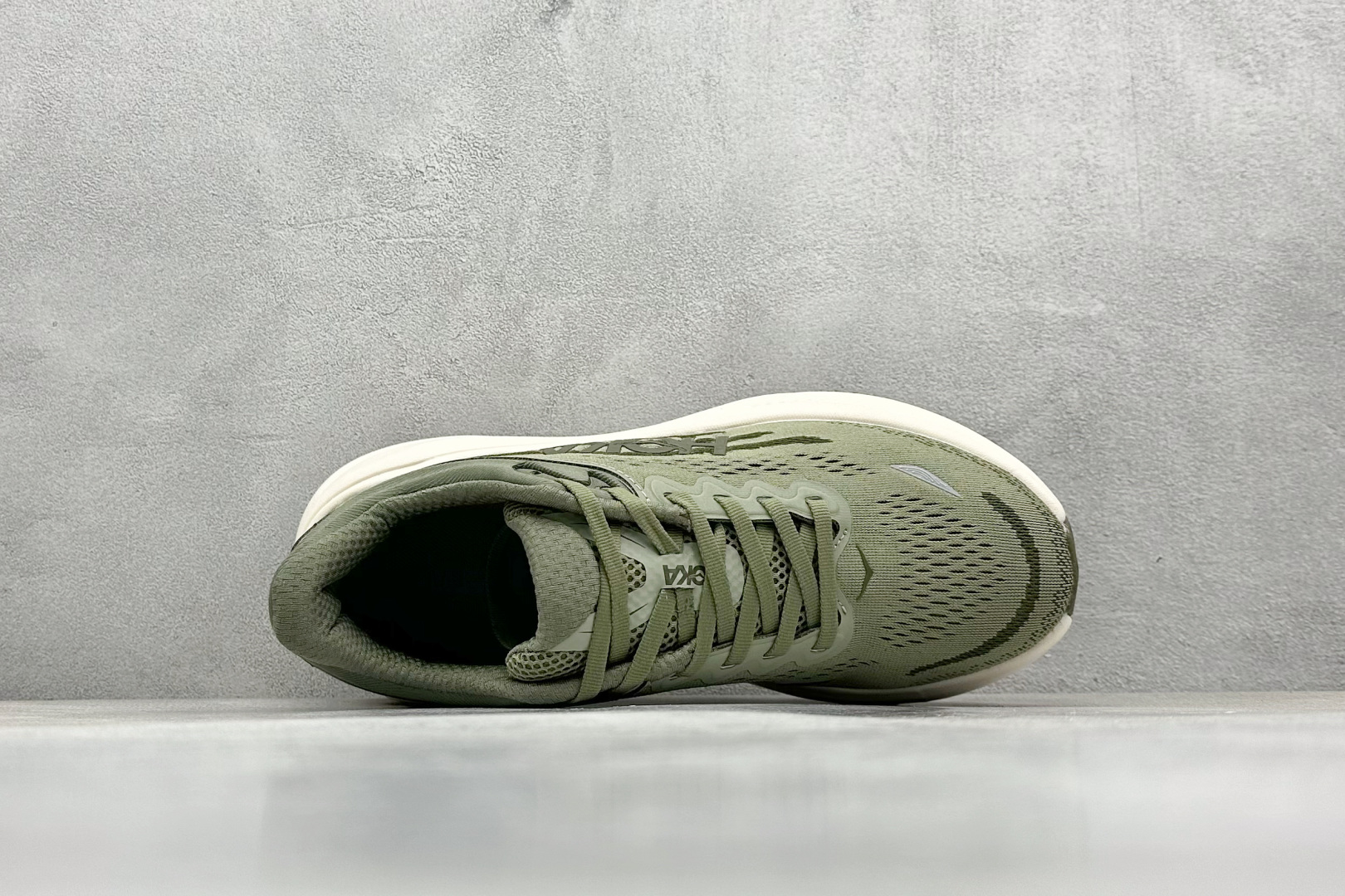  
W版 HOKA ONE ONE Bondi 9 机能缓震跑鞋
#鞋面部分采用工程网眼面料，可以确保