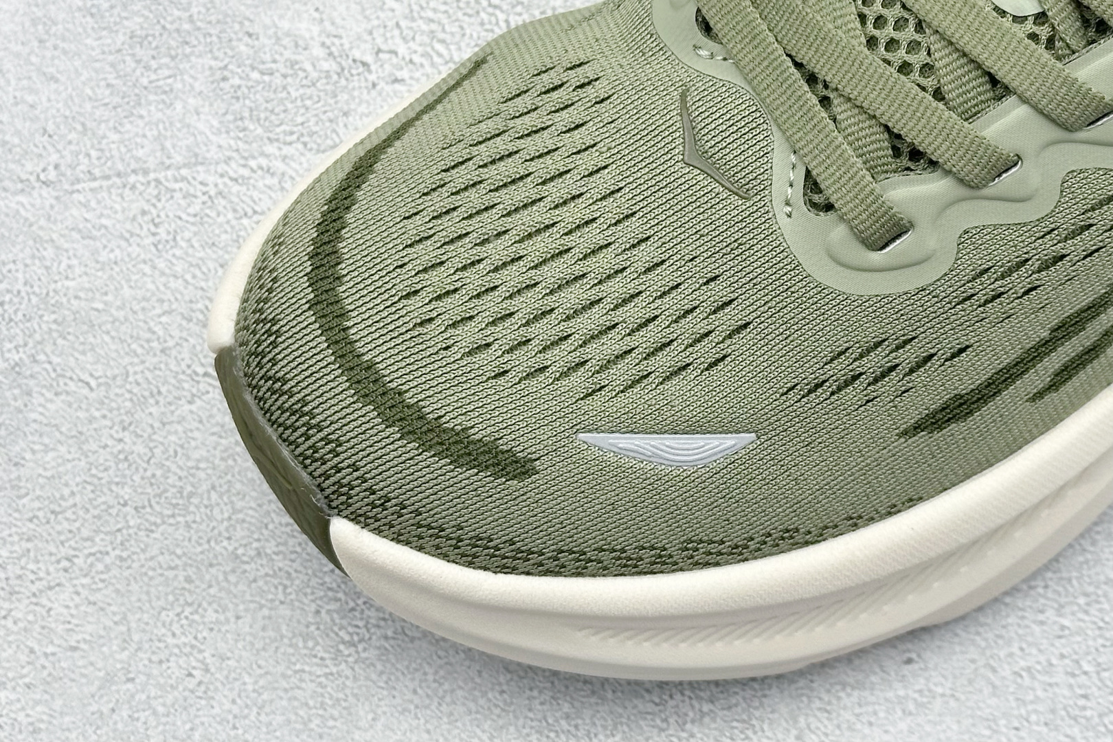  
W版 HOKA ONE ONE Bondi 9 机能缓震跑鞋
#鞋面部分采用工程网眼面料，可以确保