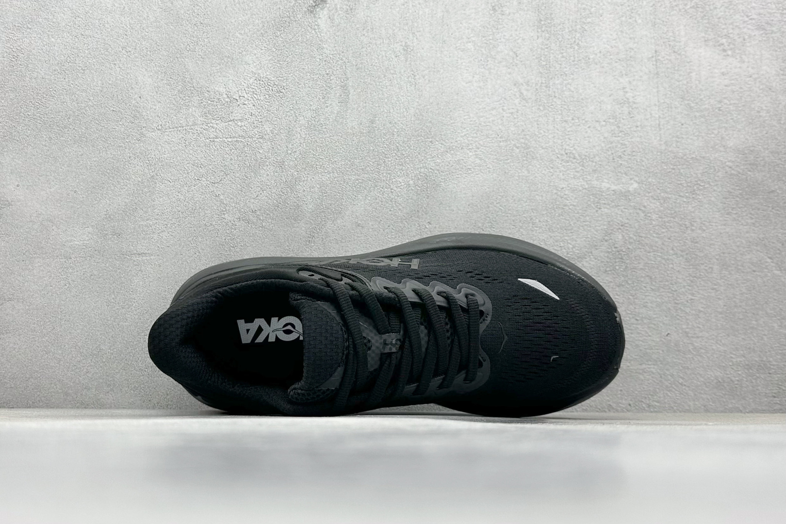  
W版 HOKA ONE ONE Bondi 9 机能缓震跑鞋
#鞋面部分采用工程网眼面料，可以确保
