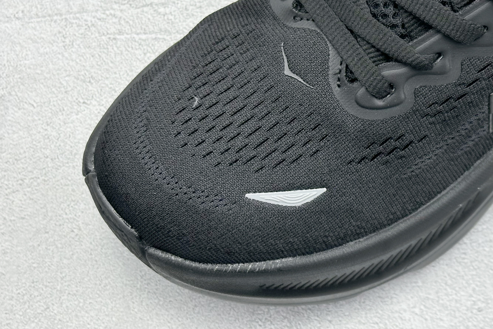  
W版 HOKA ONE ONE Bondi 9 机能缓震跑鞋
#鞋面部分采用工程网眼面料，可以确保