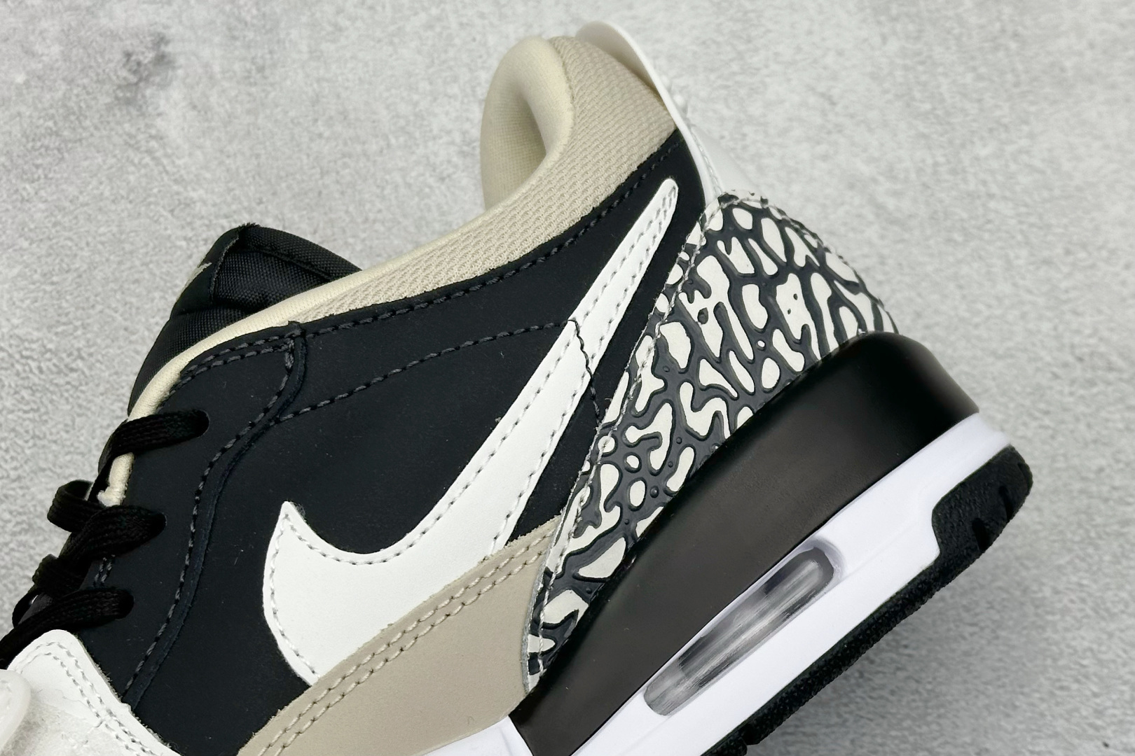 Air Jordan legacy 312 Low 黑白
乔丹篮球鞋系列 号称 “最强三合一” 的J