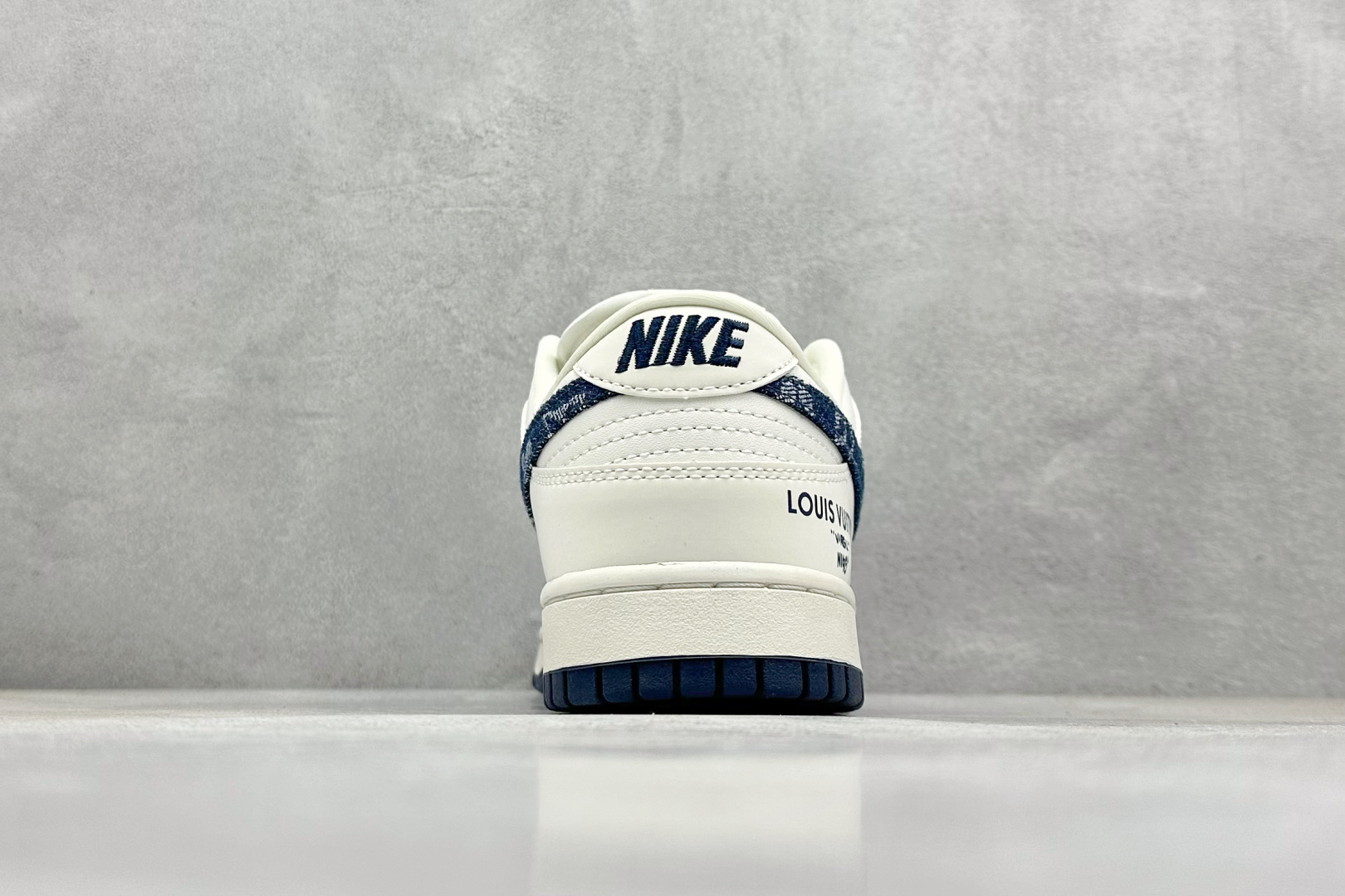  
K版 Nk SB Dunk Low LV联名-深蓝牛仔 周年高端定制 低帮休闲板鞋
 #定制鞋盒 大