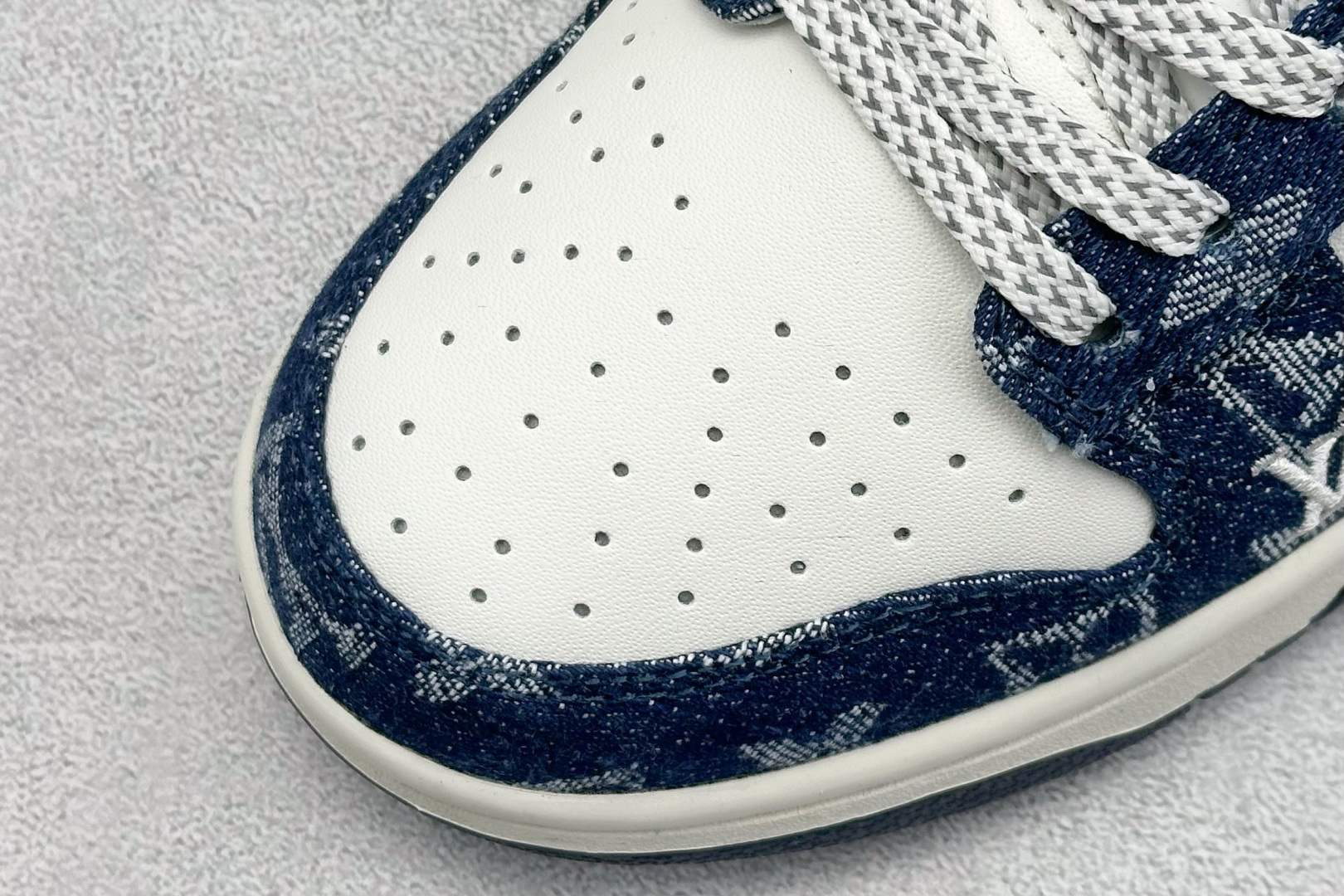  
K版 Nk SB Dunk Low LV联名-深蓝牛仔 周年高端定制 低帮休闲板鞋
 #定制鞋盒 大