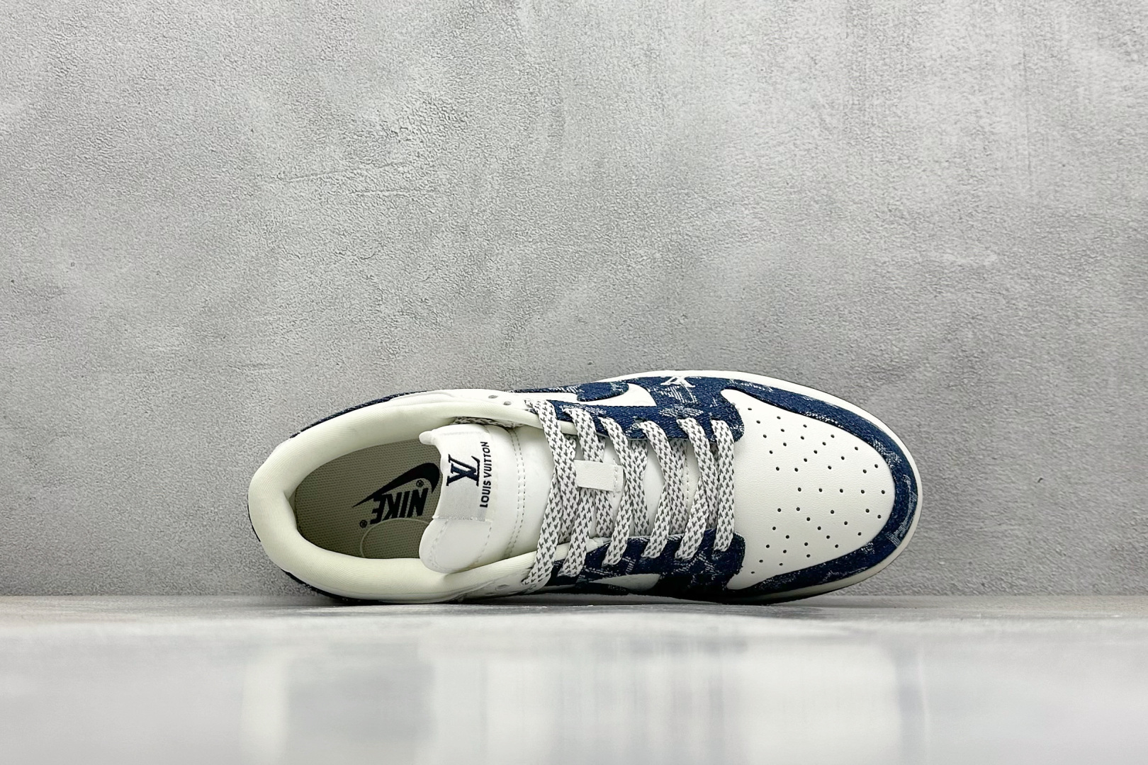  
K版 Nk SB Dunk Low LV联名-深蓝牛仔 周年高端定制 低帮休闲板鞋
 #定制鞋盒 大