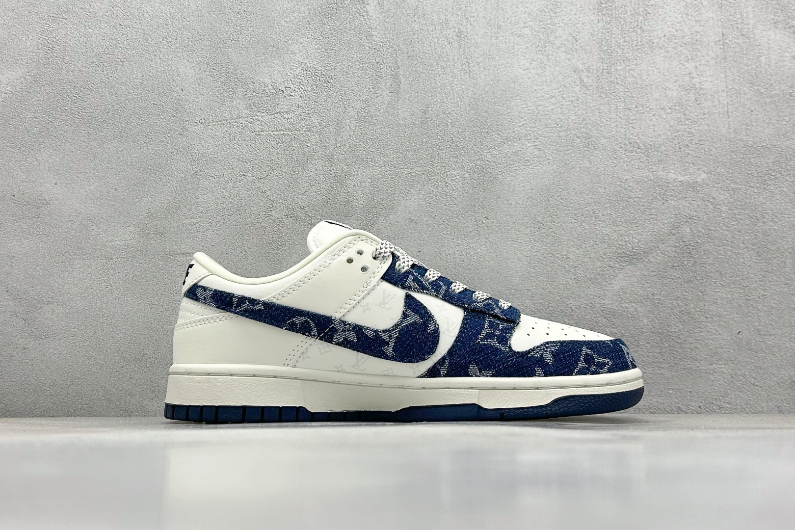  
K版 Nk SB Dunk Low LV联名-深蓝牛仔 周年高端定制 低帮休闲板鞋
 #定制鞋盒 大