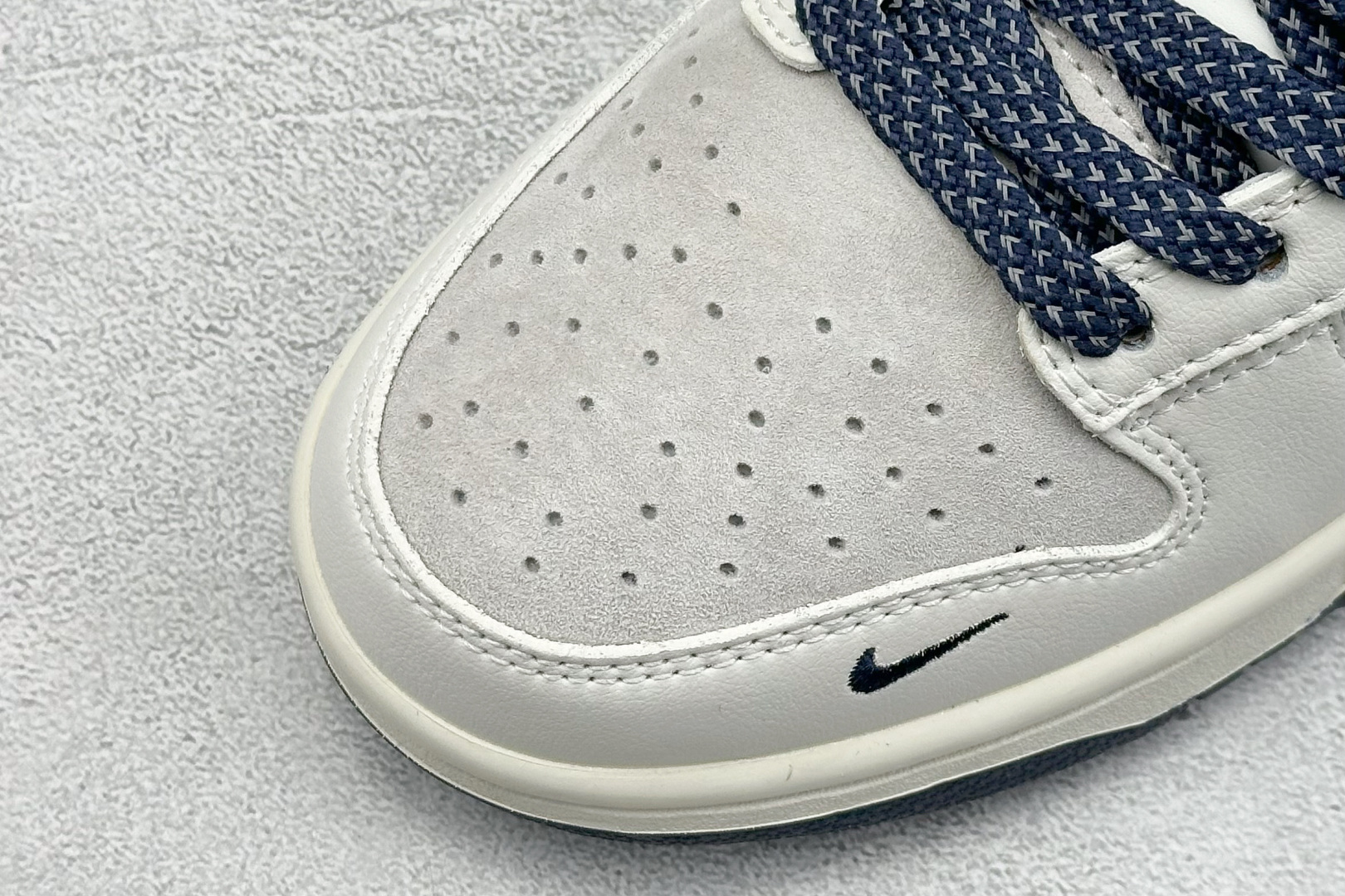  
K版 Nike SB Dunk Low x Stussy 白红蓝小钩
纯原大厂出品 极力推荐
原装头