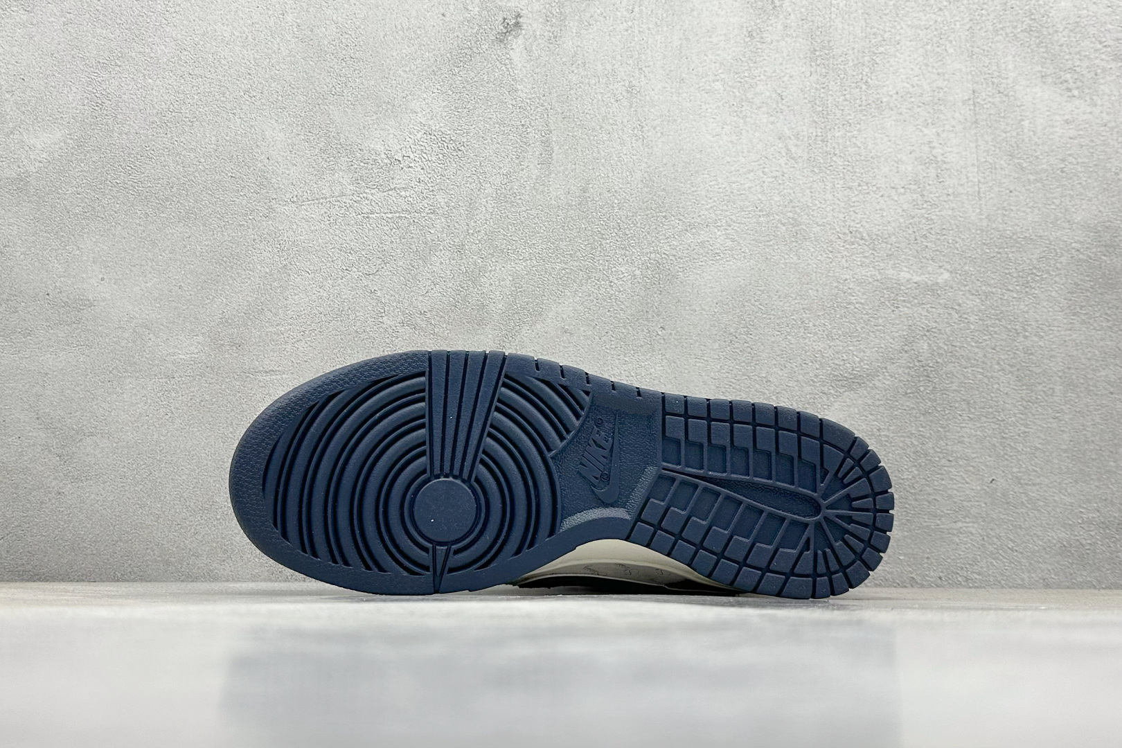  
K版 Nike SB Dunk Low x Stussy 白红蓝小钩
纯原大厂出品 极力推荐
原装头