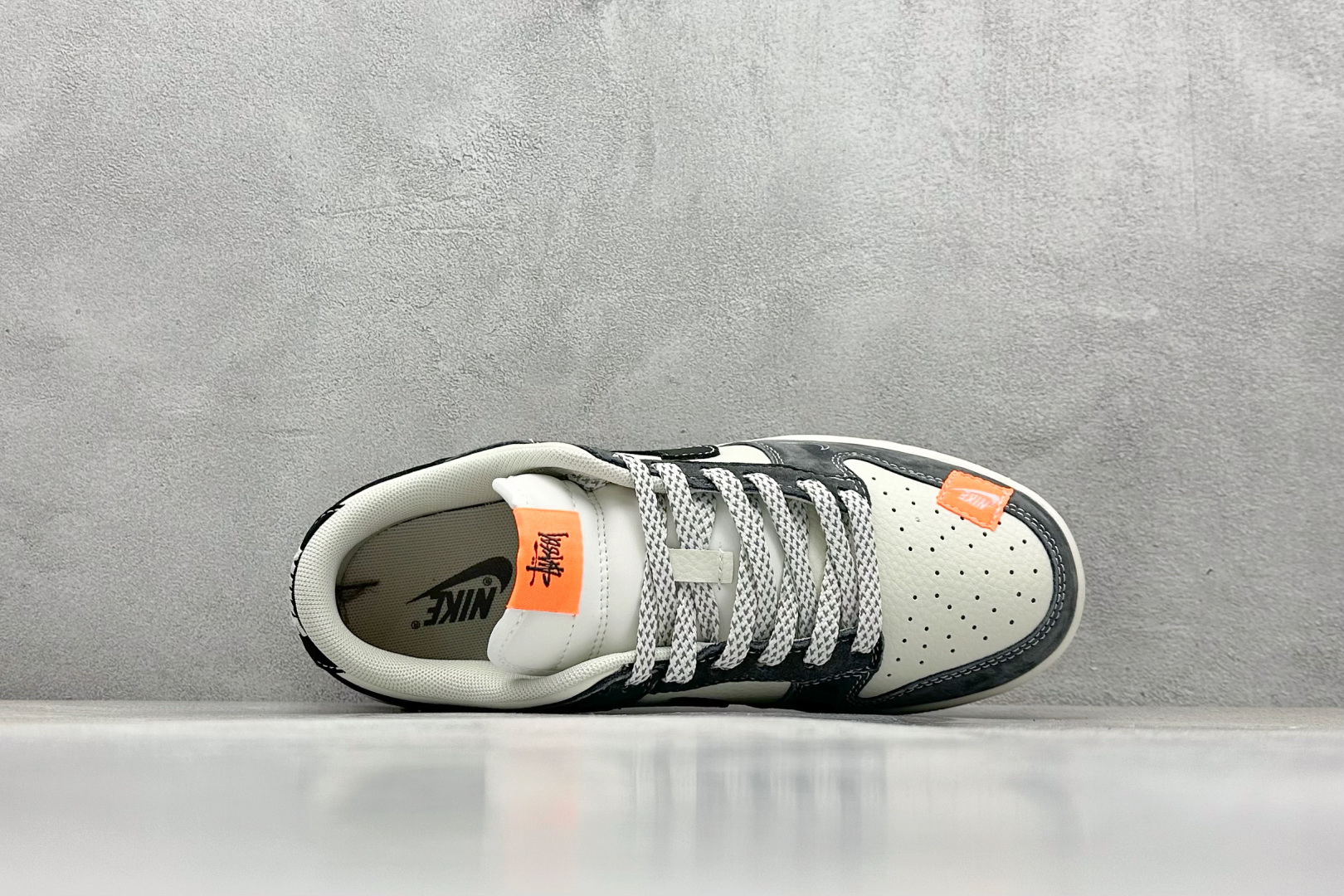  
K版 Nike SB Dunk Low x Stussy 白黑灰小布标
纯原大厂出品 极力推荐
原装