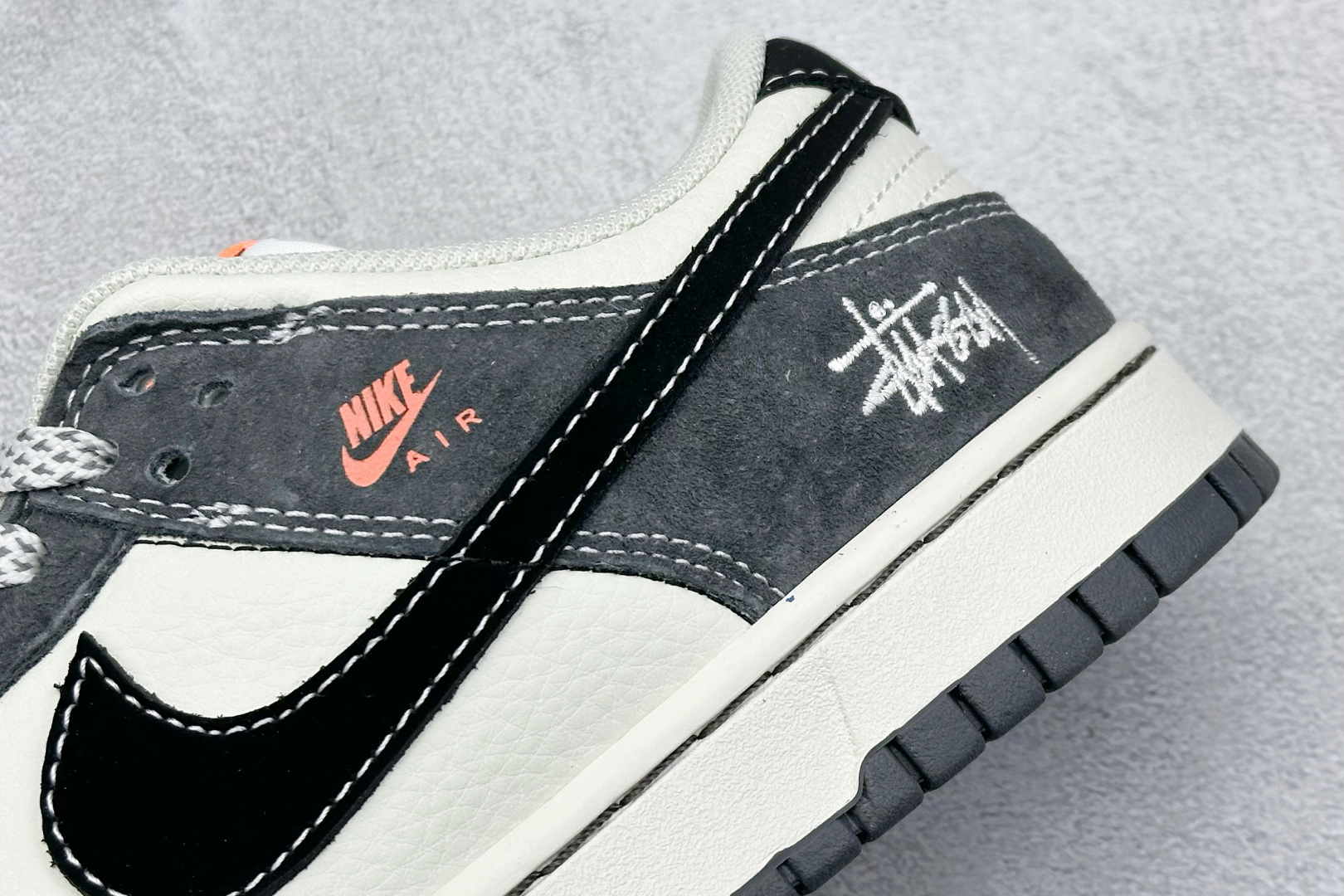  
K版 Nike SB Dunk Low x Stussy 白黑灰小布标
纯原大厂出品 极力推荐
原装