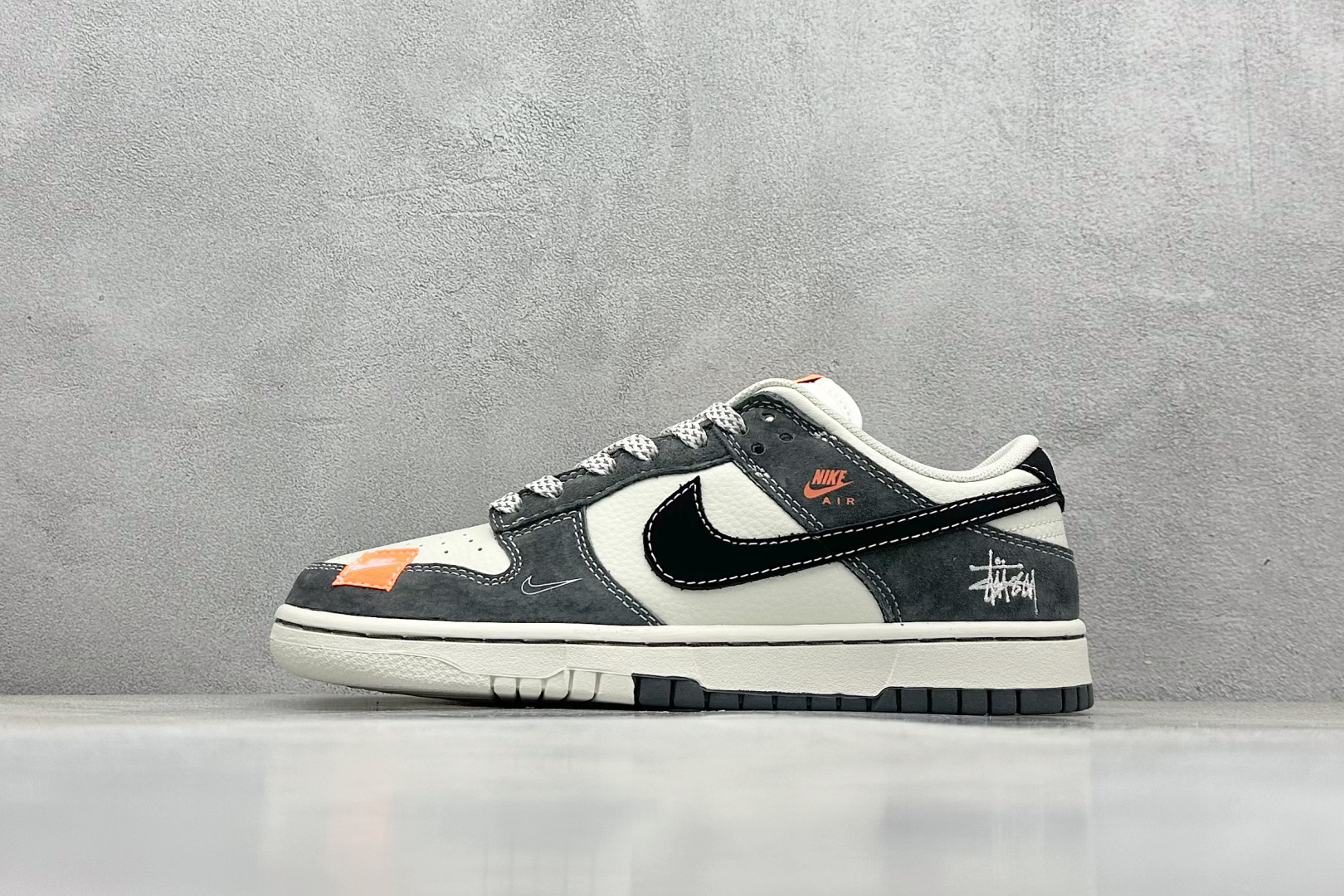  
K版 Nike SB Dunk Low x Stussy 白黑灰小布标
纯原大厂出品 极力推荐
原装
