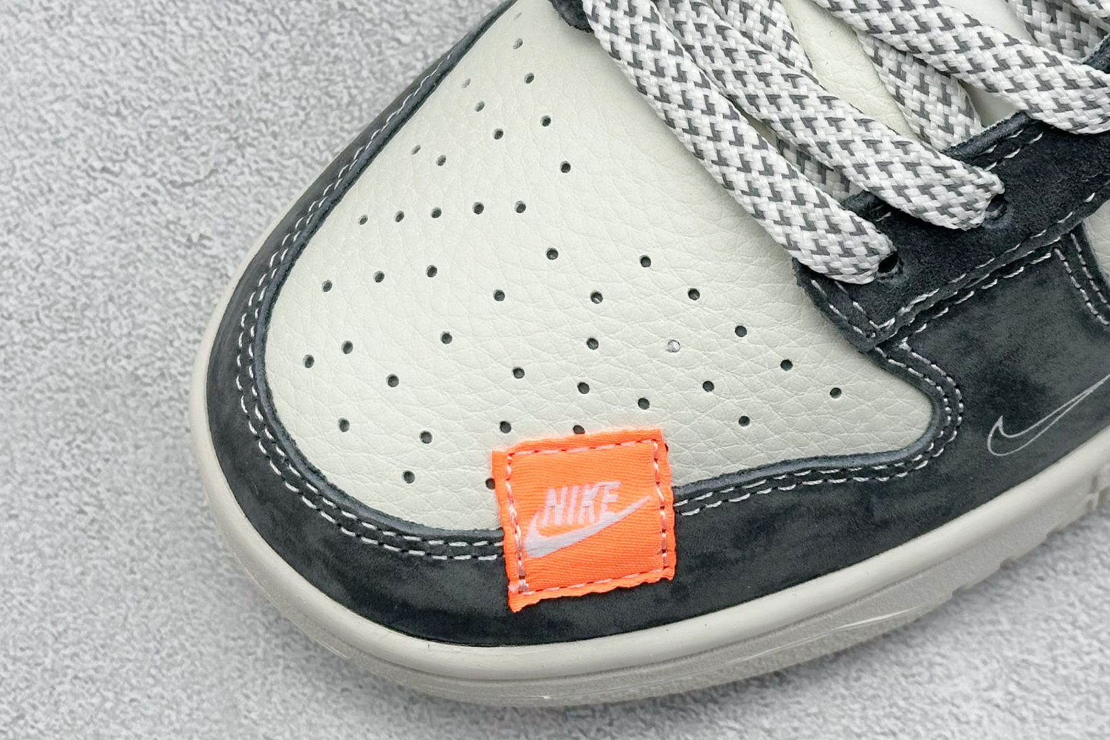  
K版 Nike SB Dunk Low x Stussy 白黑灰小布标
纯原大厂出品 极力推荐
原装