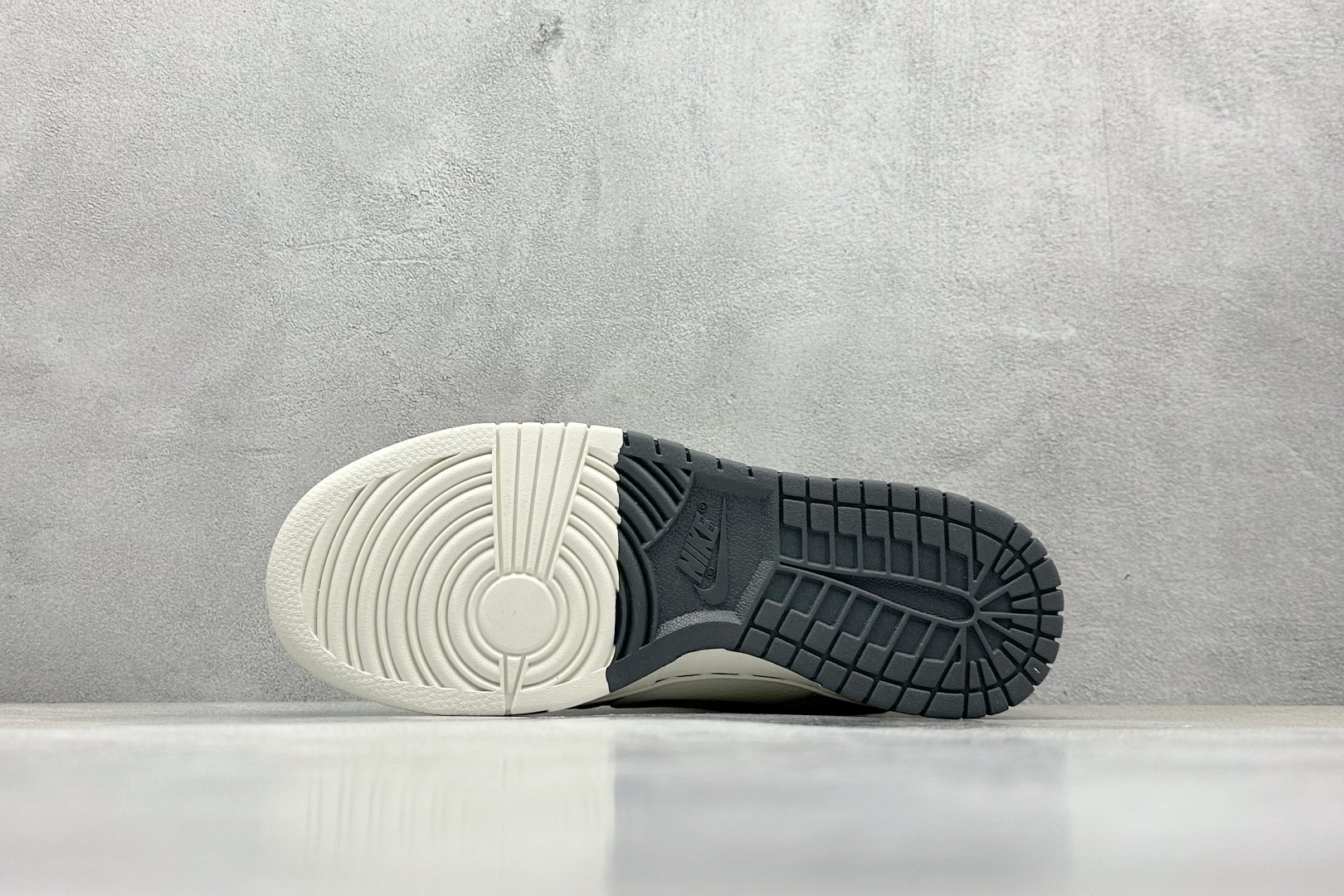  
K版 Nike SB Dunk Low x Stussy 白黑灰小布标
纯原大厂出品 极力推荐
原装