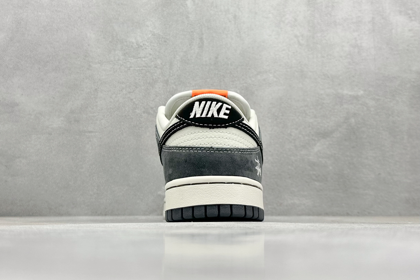  
K版 Nike SB Dunk Low x Stussy 白黑灰小布标
纯原大厂出品 极力推荐
原装